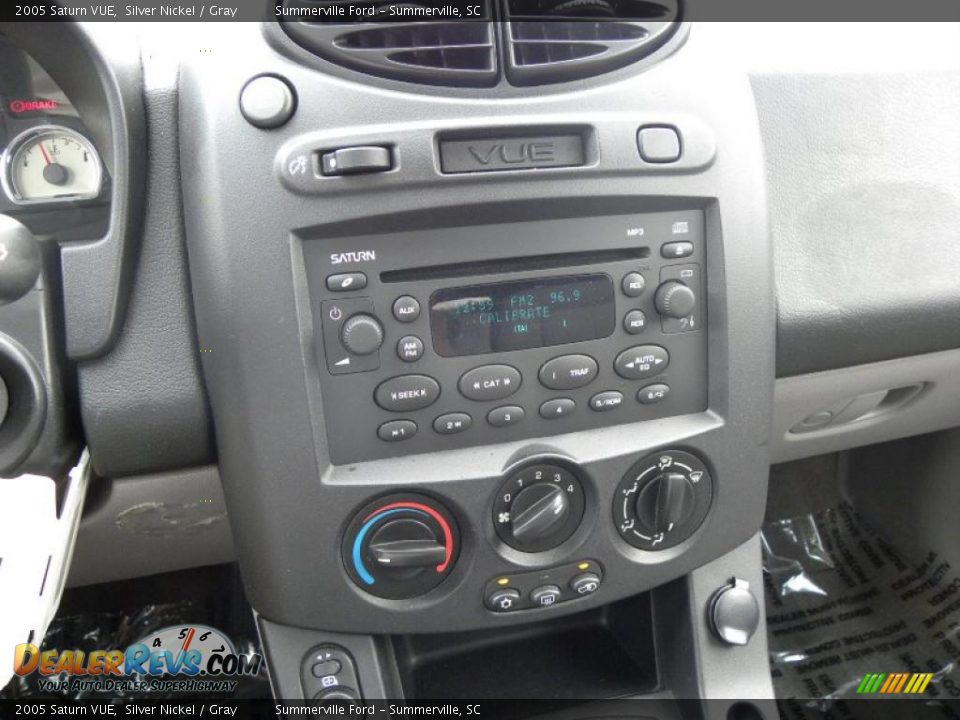 2005 Saturn VUE Silver Nickel / Gray Photo #21