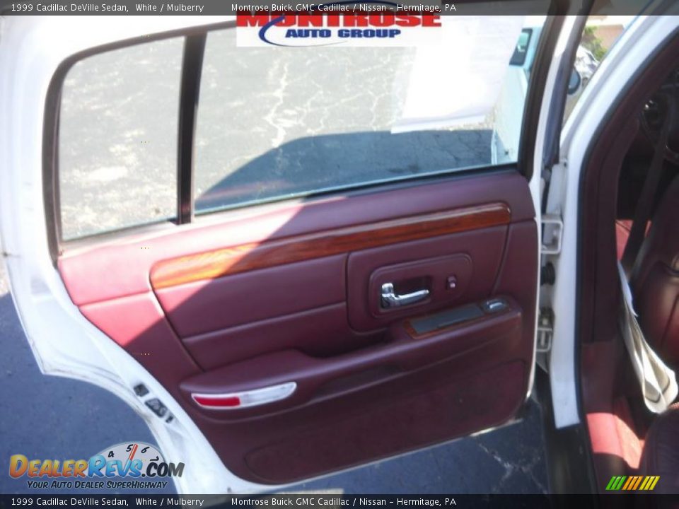 1999 Cadillac DeVille Sedan White / Mulberry Photo #12