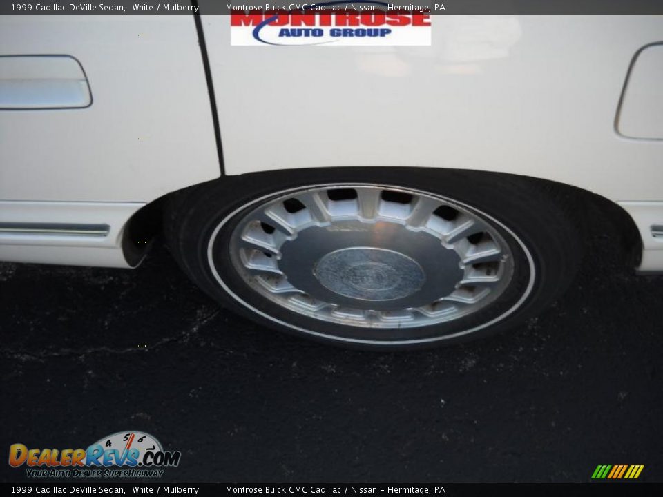 1999 Cadillac DeVille Sedan White / Mulberry Photo #15