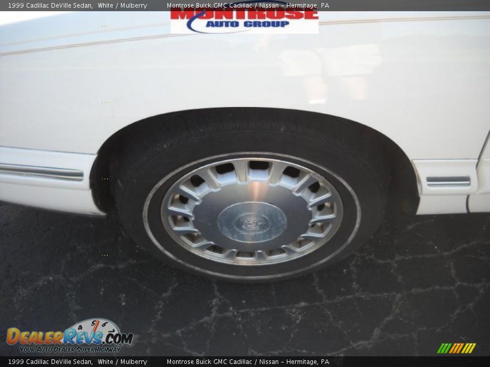 1999 Cadillac DeVille Sedan White / Mulberry Photo #17