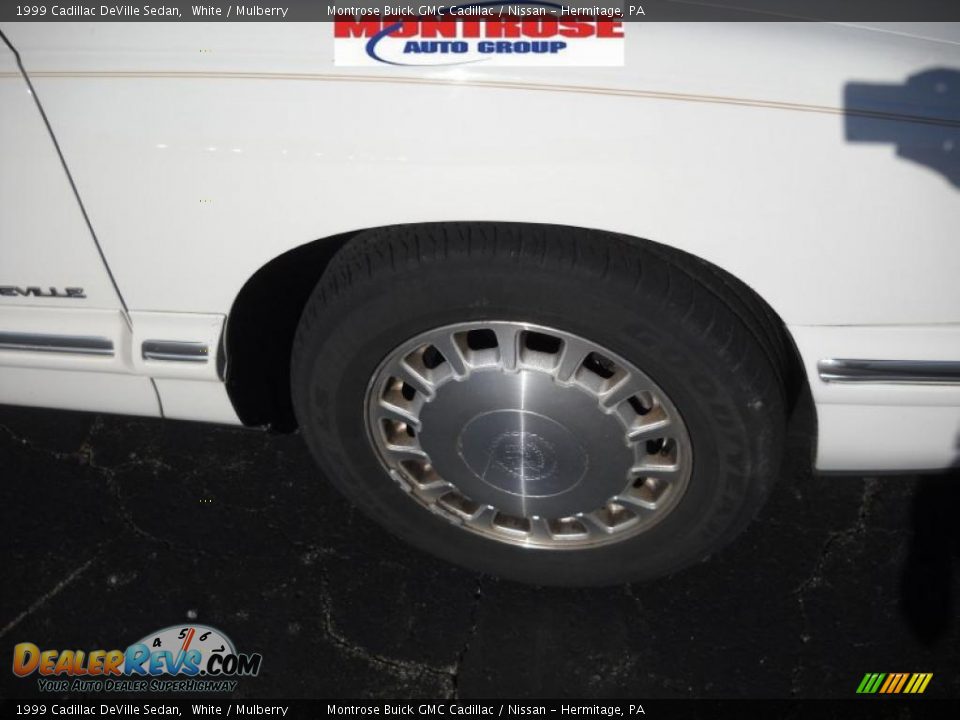 1999 Cadillac DeVille Sedan White / Mulberry Photo #23