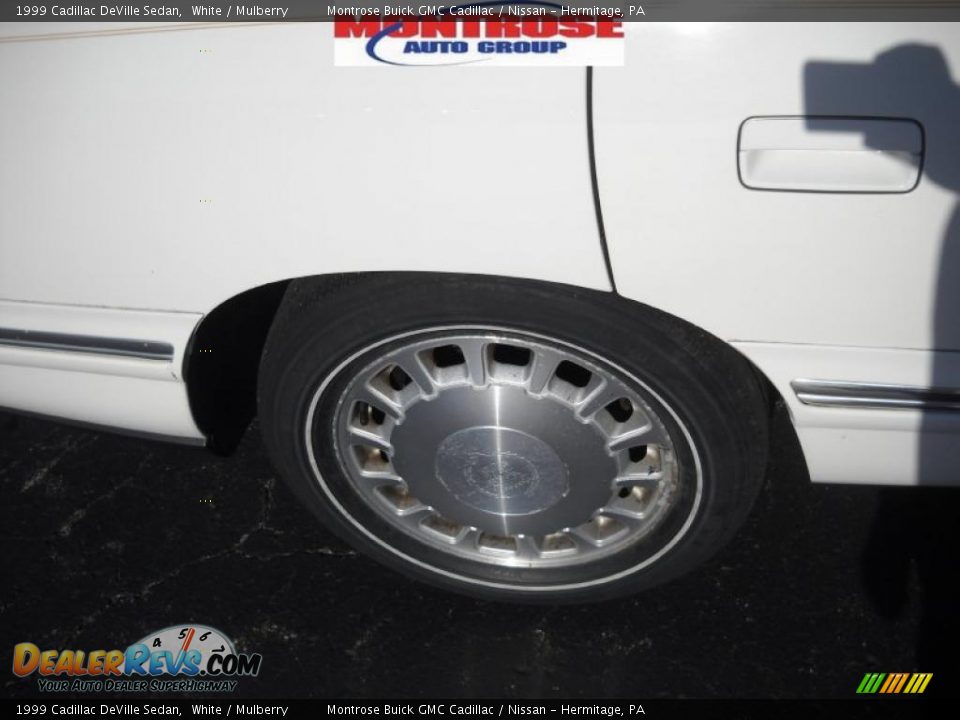 1999 Cadillac DeVille Sedan White / Mulberry Photo #24