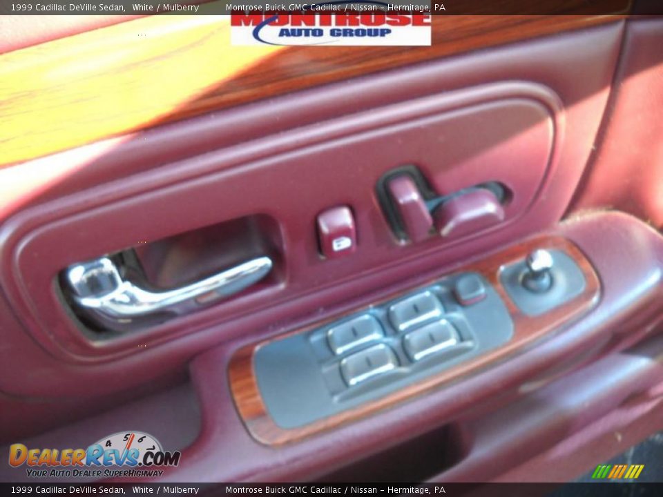 1999 Cadillac DeVille Sedan White / Mulberry Photo #25