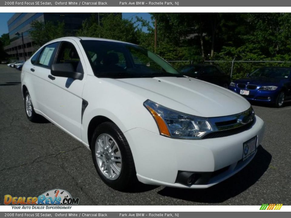 2008 Ford Focus SE Sedan Oxford White / Charcoal Black Photo #1