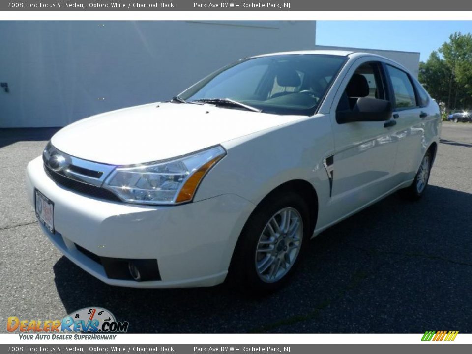 2008 Ford Focus SE Sedan Oxford White / Charcoal Black Photo #9