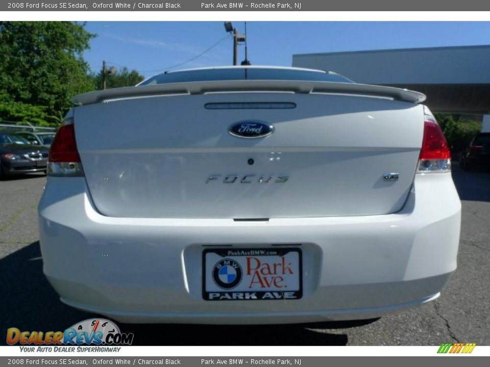 2008 Ford Focus SE Sedan Oxford White / Charcoal Black Photo #11