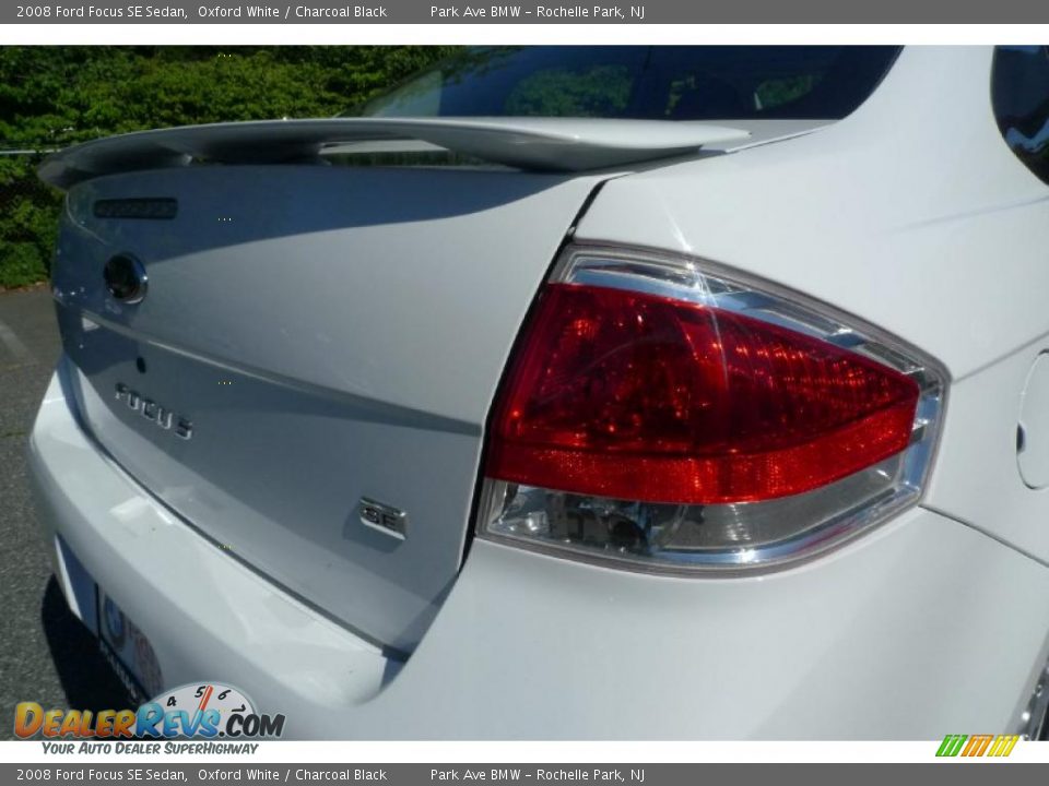 2008 Ford Focus SE Sedan Oxford White / Charcoal Black Photo #12