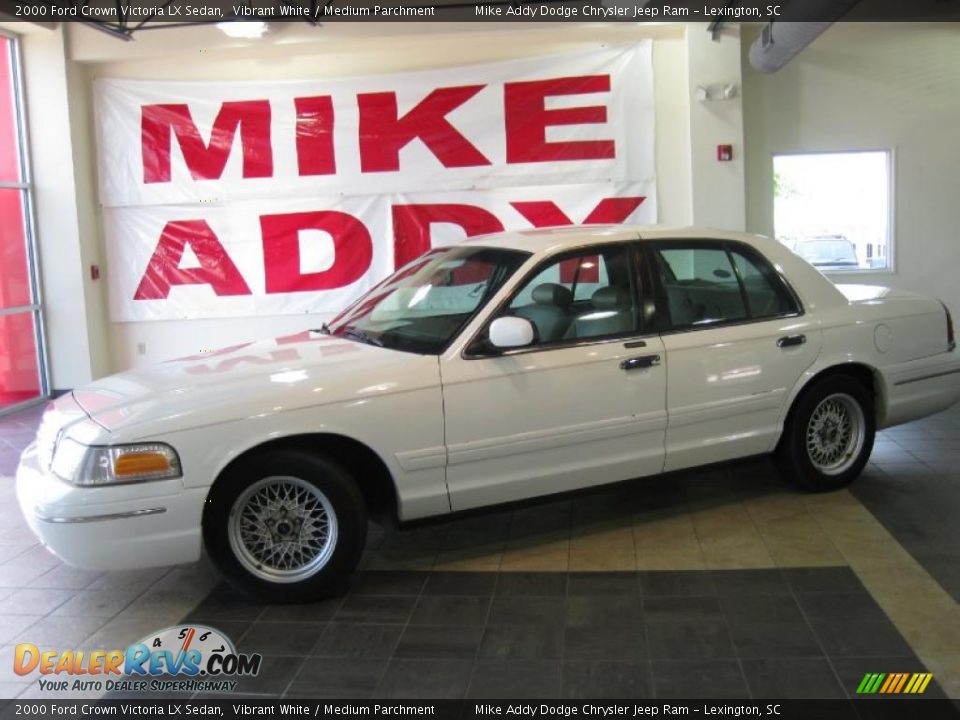2000 Ford Crown Victoria LX Sedan Vibrant White / Medium Parchment Photo #1