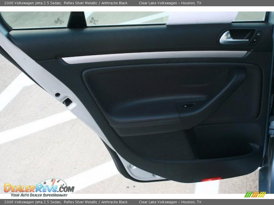 2006 Volkswagen Jetta 2.5 Sedan Reflex Silver Metallic / Anthracite Black Photo #12