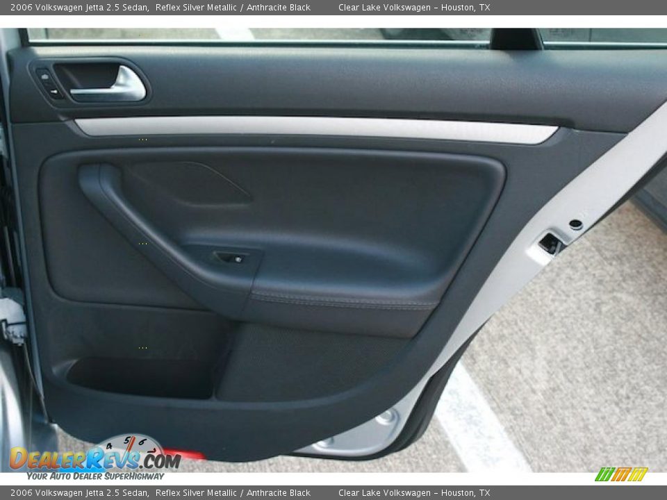 2006 Volkswagen Jetta 2.5 Sedan Reflex Silver Metallic / Anthracite Black Photo #16