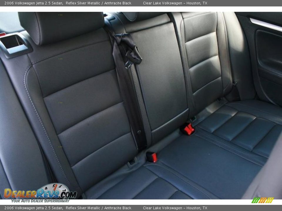 2006 Volkswagen Jetta 2.5 Sedan Reflex Silver Metallic / Anthracite Black Photo #18