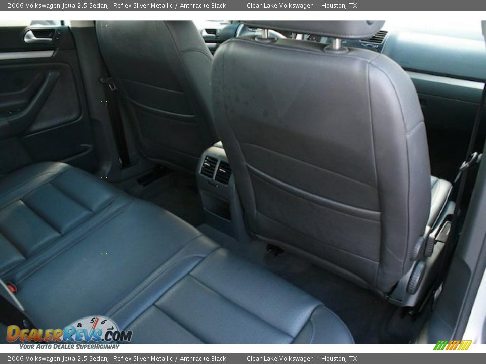 2006 Volkswagen Jetta 2.5 Sedan Reflex Silver Metallic / Anthracite Black Photo #19