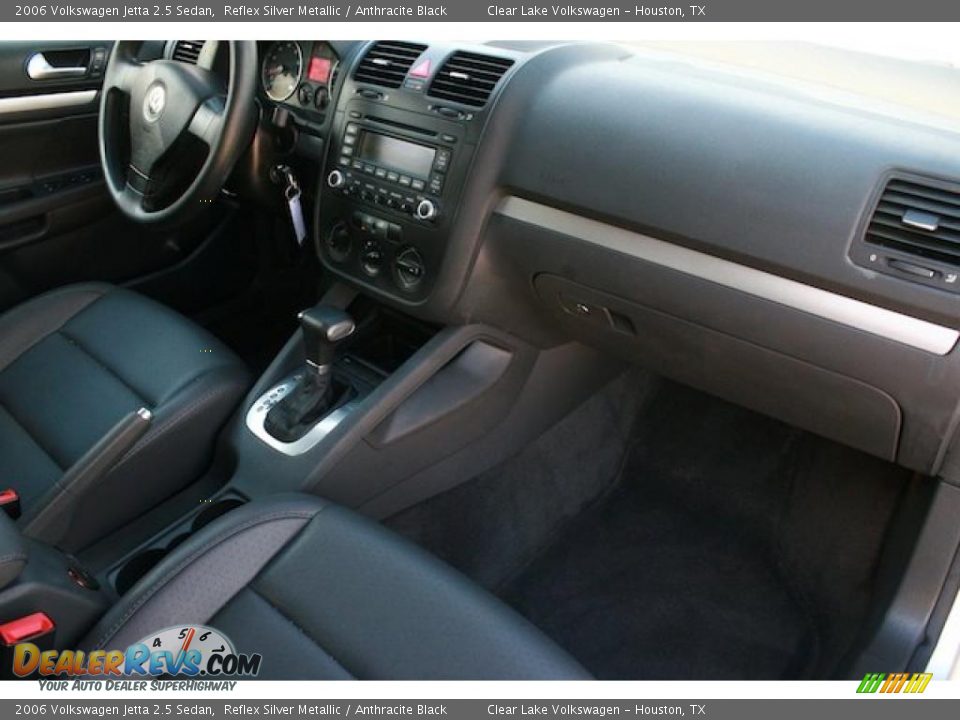 2006 Volkswagen Jetta 2.5 Sedan Reflex Silver Metallic / Anthracite Black Photo #22