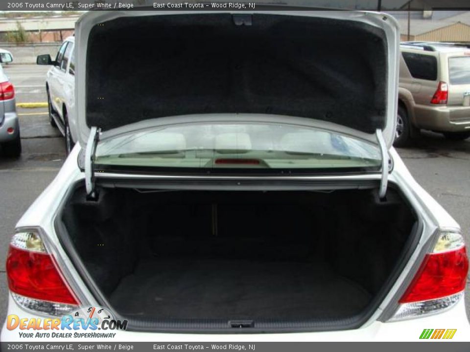 2006 Toyota Camry LE Super White / Beige Photo #13