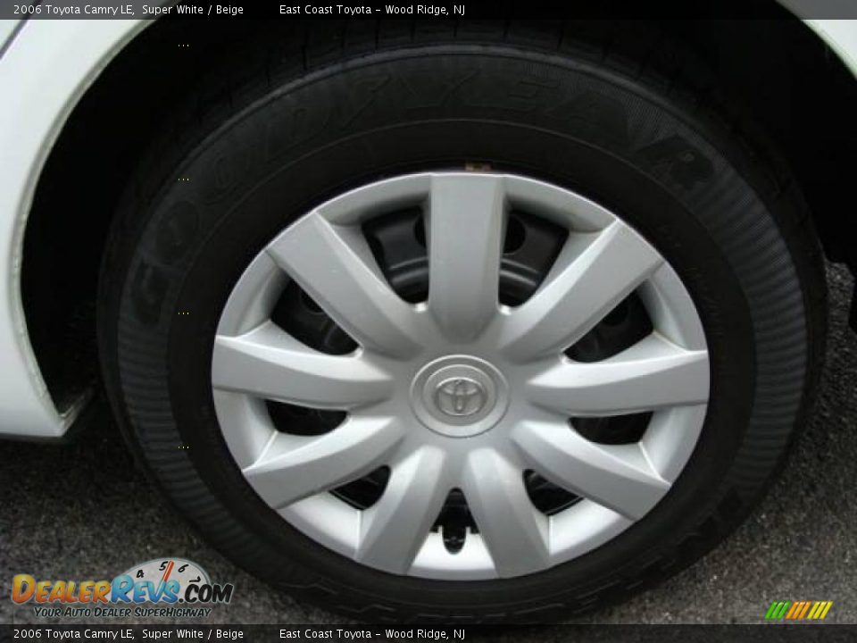 2006 Toyota Camry LE Super White / Beige Photo #14
