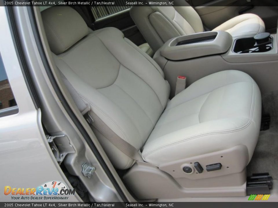 2005 Chevrolet Tahoe LT 4x4 Silver Birch Metallic / Tan/Neutral Photo #3