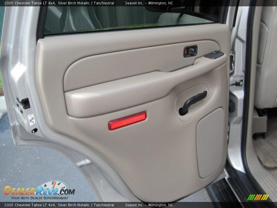 2005 Chevrolet Tahoe LT 4x4 Silver Birch Metallic / Tan/Neutral Photo #29