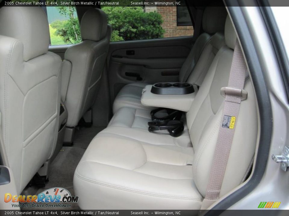2005 Chevrolet Tahoe LT 4x4 Silver Birch Metallic / Tan/Neutral Photo #30
