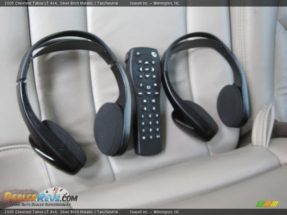 2005 Chevrolet Tahoe LT 4x4 Silver Birch Metallic / Tan/Neutral Photo #36