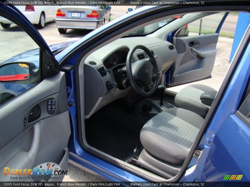 2005 Ford Focus ZXW SES Wagon French Blue Metallic / Dark Flint/Light Flint Photo #9
