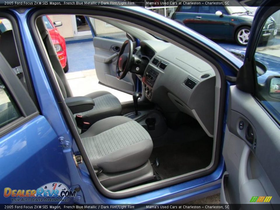 2005 Ford Focus ZXW SES Wagon French Blue Metallic / Dark Flint/Light Flint Photo #13