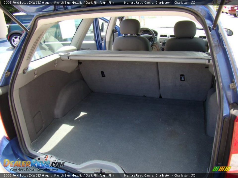 2005 Ford Focus ZXW SES Wagon French Blue Metallic / Dark Flint/Light Flint Photo #16