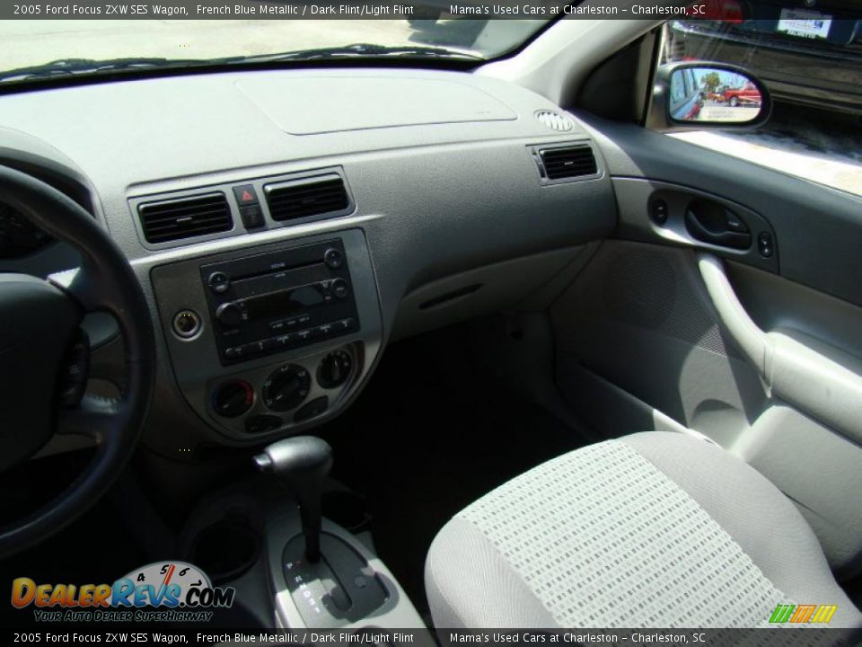 2005 Ford Focus ZXW SES Wagon French Blue Metallic / Dark Flint/Light Flint Photo #17
