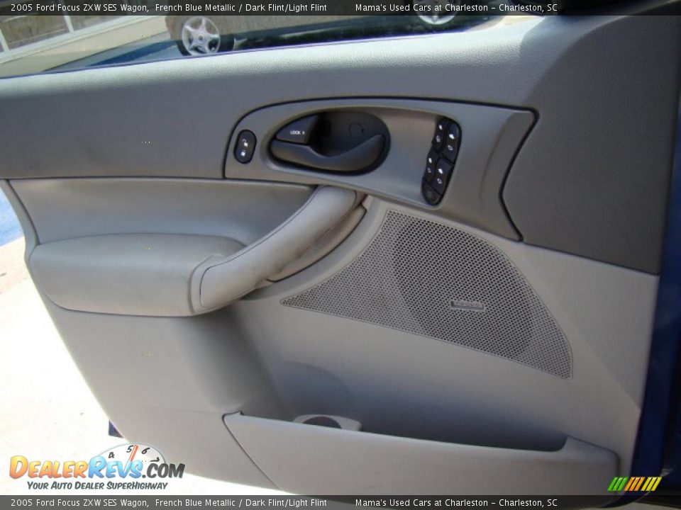 2005 Ford Focus ZXW SES Wagon French Blue Metallic / Dark Flint/Light Flint Photo #18
