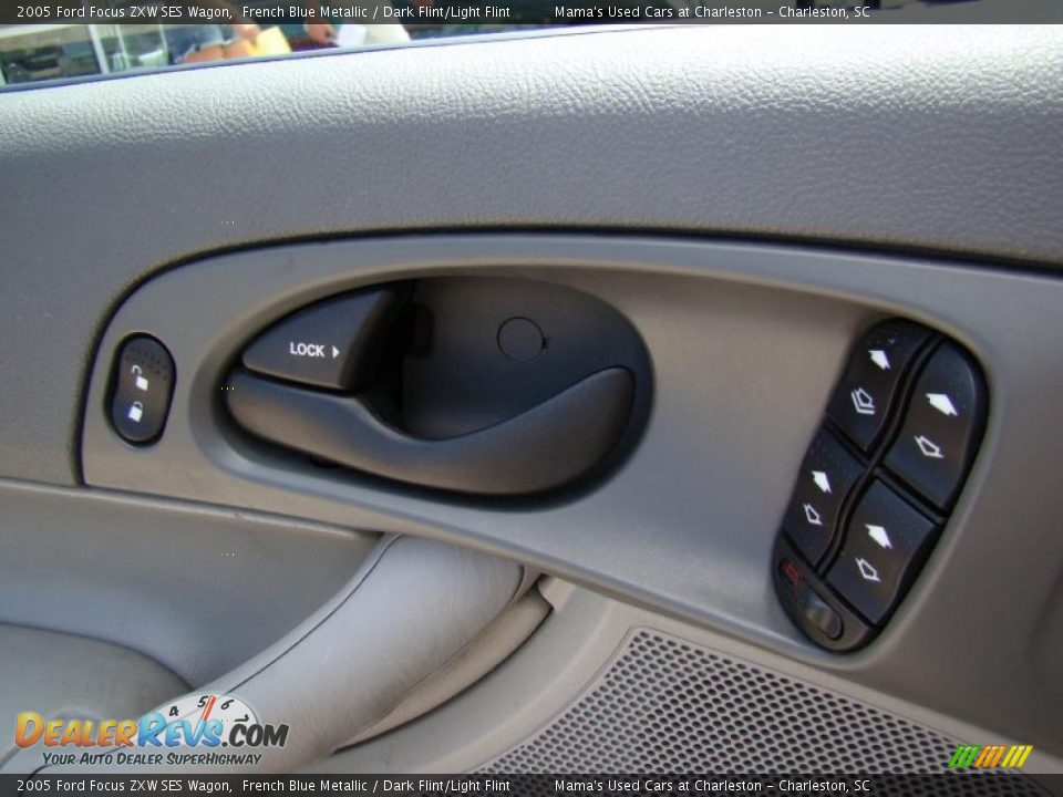 2005 Ford Focus ZXW SES Wagon French Blue Metallic / Dark Flint/Light Flint Photo #19