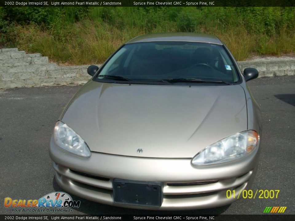 2002 Dodge Intrepid SE Light Almond Pearl Metallic / Sandstone Photo #2