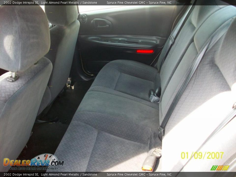 2002 Dodge Intrepid SE Light Almond Pearl Metallic / Sandstone Photo #5