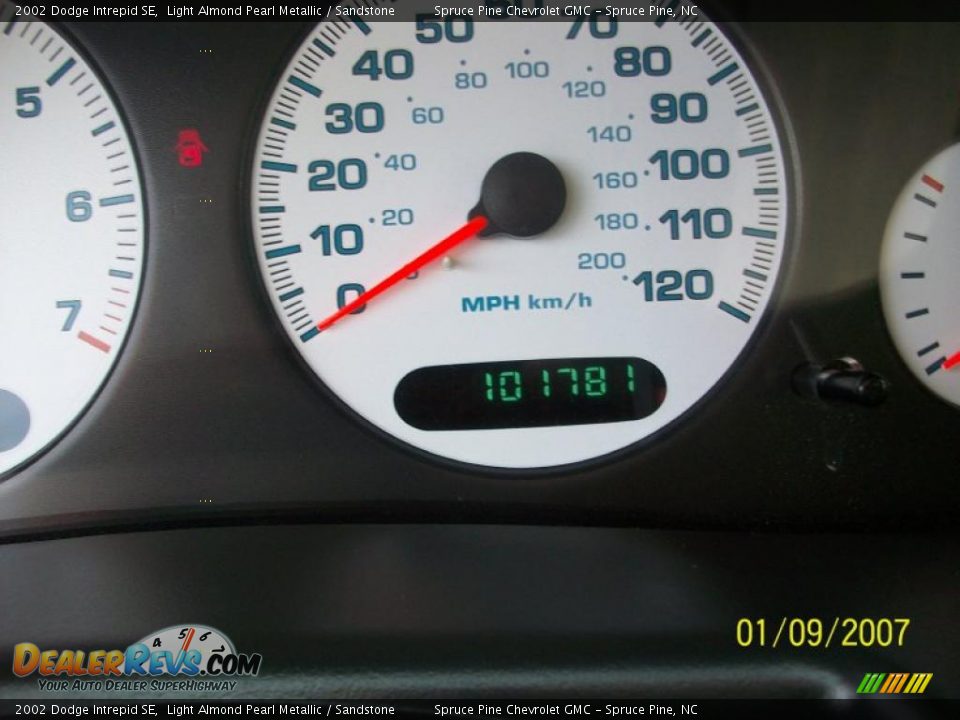 2002 Dodge Intrepid SE Light Almond Pearl Metallic / Sandstone Photo #7