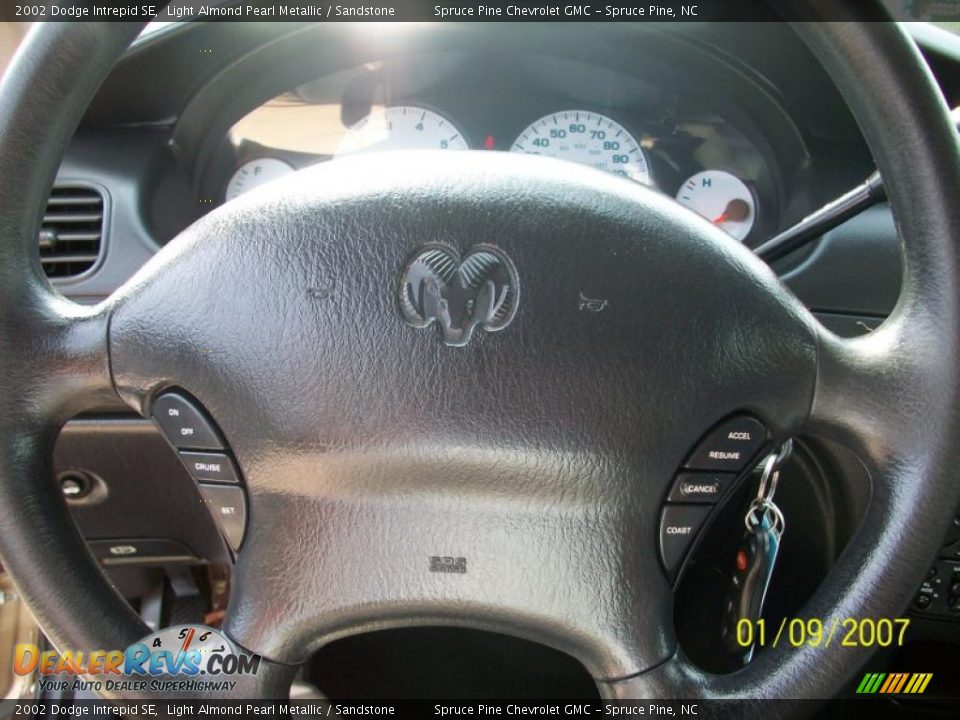 2002 Dodge Intrepid SE Light Almond Pearl Metallic / Sandstone Photo #9