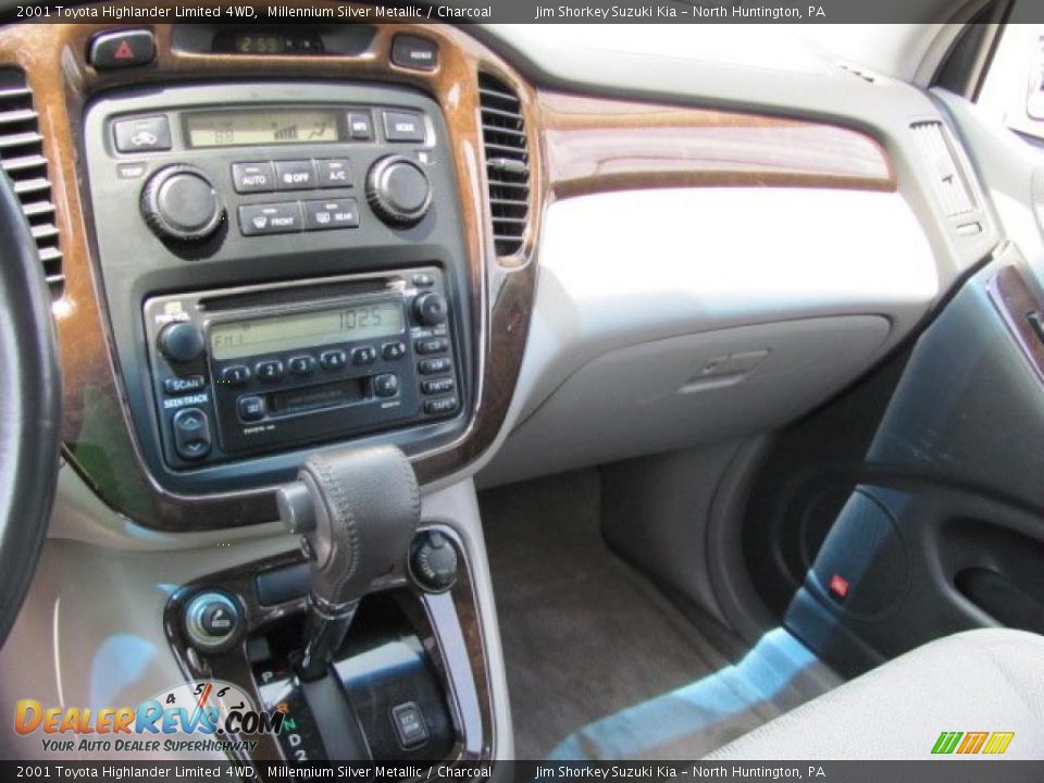 2001 Toyota Highlander Limited 4WD Millennium Silver Metallic / Charcoal Photo #11