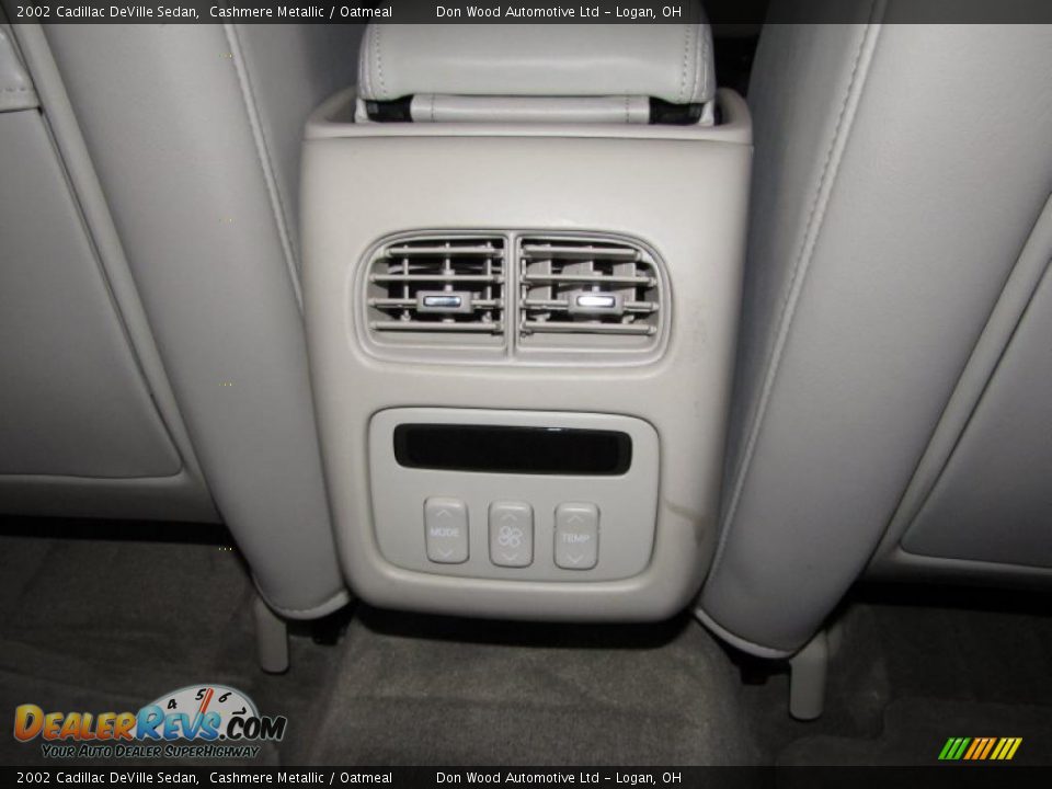 2002 Cadillac DeVille Sedan Cashmere Metallic / Oatmeal Photo #13