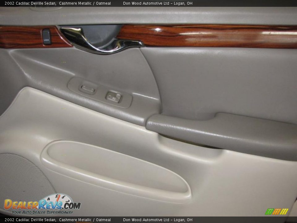 2002 Cadillac DeVille Sedan Cashmere Metallic / Oatmeal Photo #16