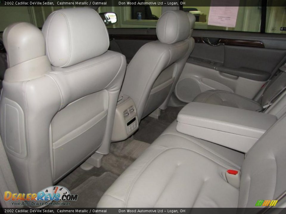 2002 Cadillac DeVille Sedan Cashmere Metallic / Oatmeal Photo #18