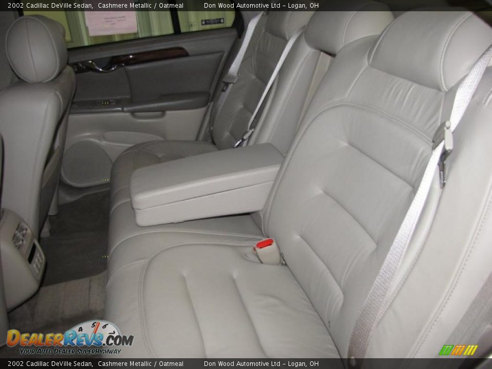 2002 Cadillac DeVille Sedan Cashmere Metallic / Oatmeal Photo #19