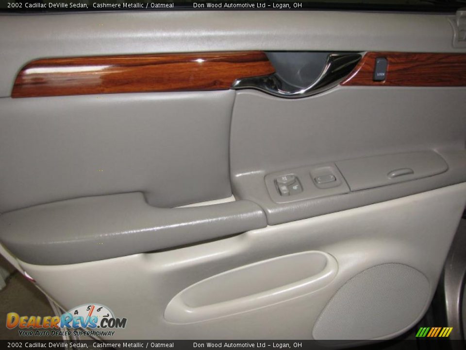 2002 Cadillac DeVille Sedan Cashmere Metallic / Oatmeal Photo #20