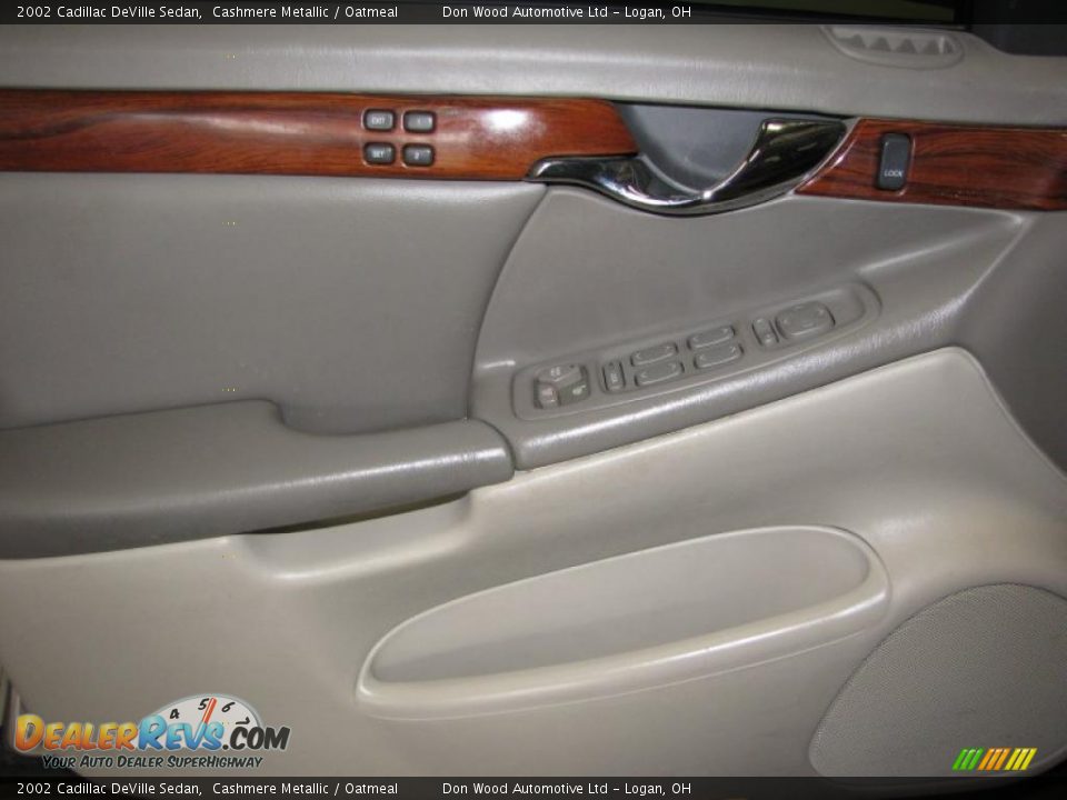 2002 Cadillac DeVille Sedan Cashmere Metallic / Oatmeal Photo #23