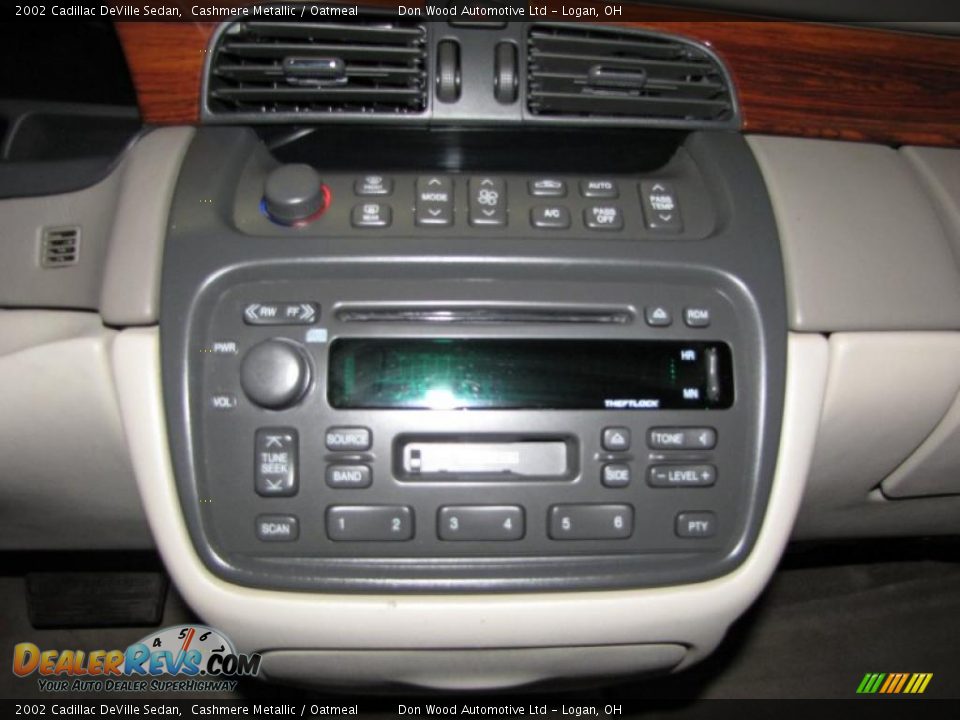2002 Cadillac DeVille Sedan Cashmere Metallic / Oatmeal Photo #25