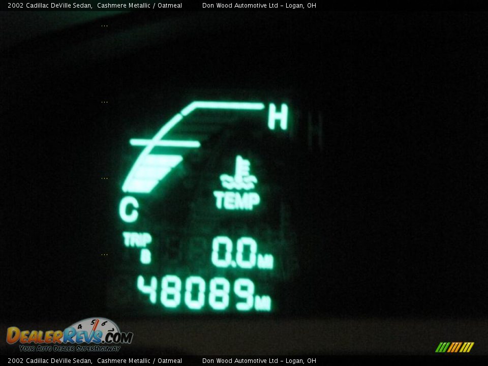 2002 Cadillac DeVille Sedan Cashmere Metallic / Oatmeal Photo #27