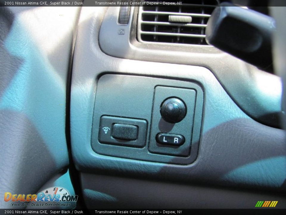 2001 Nissan Altima GXE Super Black / Dusk Photo #18