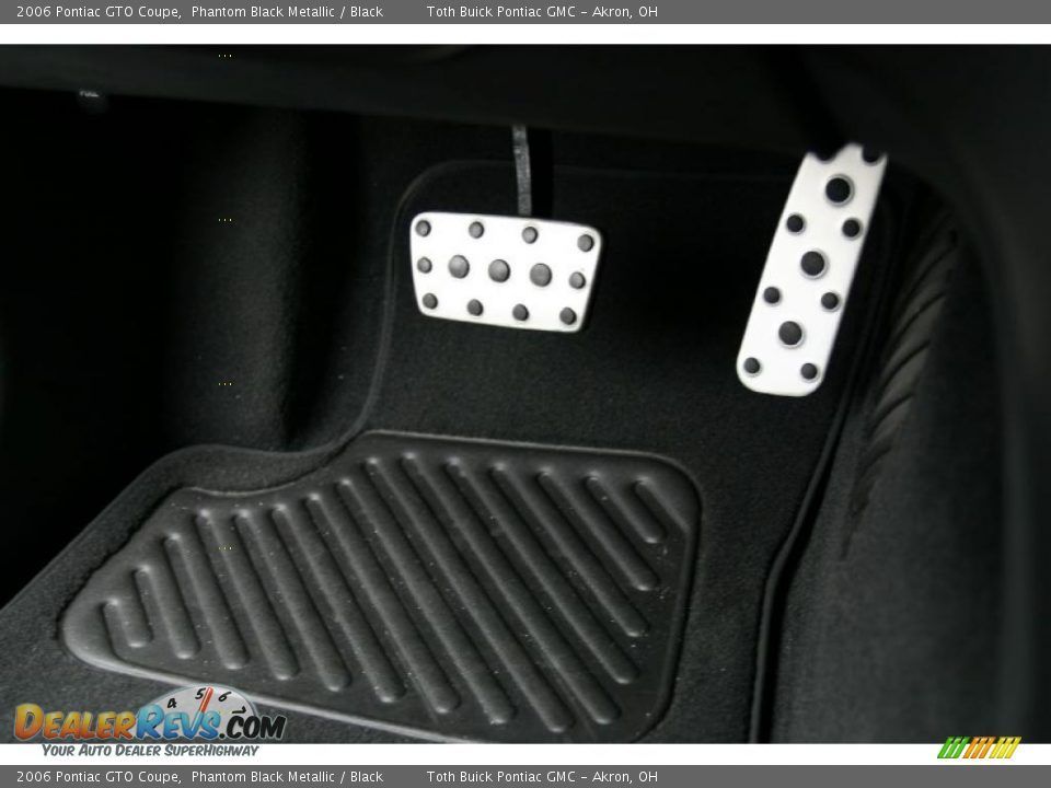 2006 Pontiac GTO Coupe Phantom Black Metallic / Black Photo #15