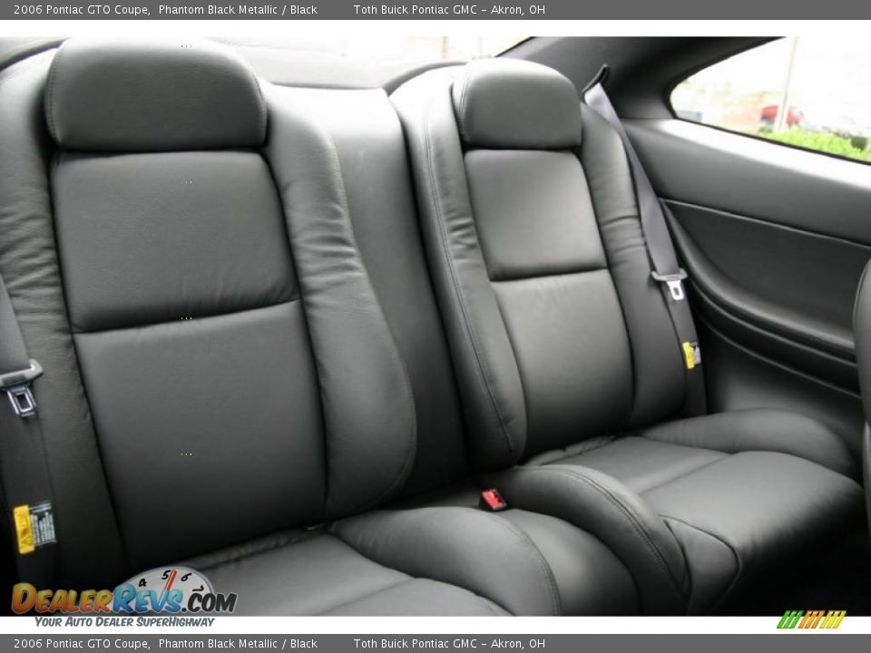 2006 Pontiac GTO Coupe Phantom Black Metallic / Black Photo #18