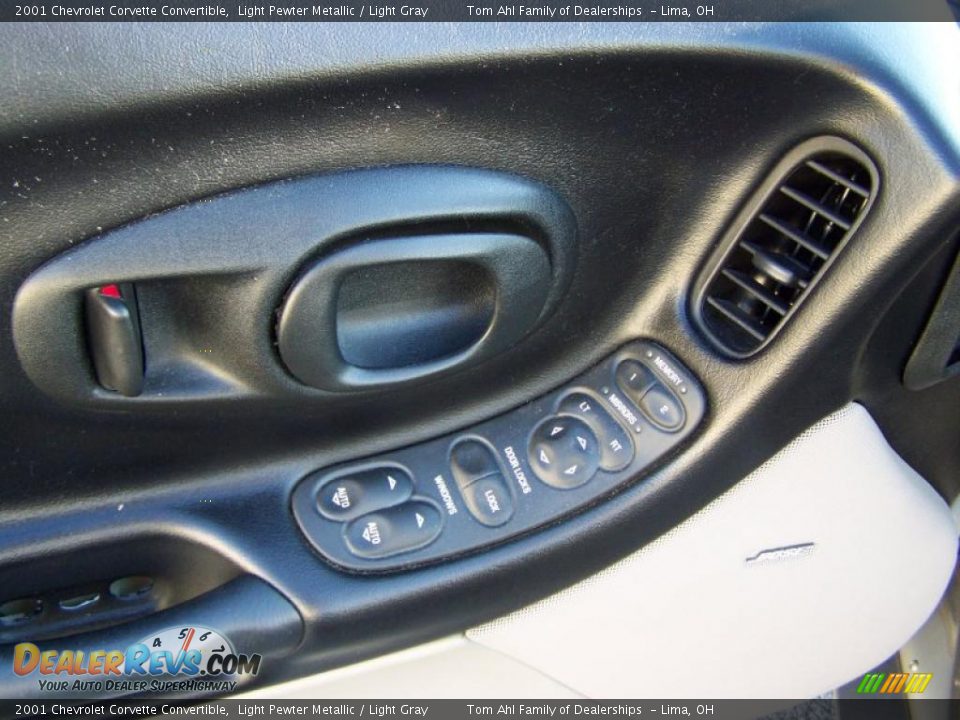 2001 Chevrolet Corvette Convertible Light Pewter Metallic / Light Gray Photo #15