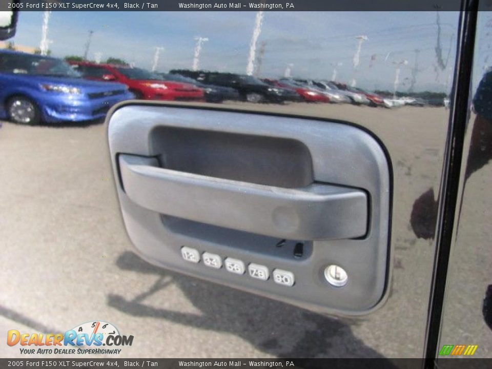 2005 Ford F150 XLT SuperCrew 4x4 Black / Tan Photo #13