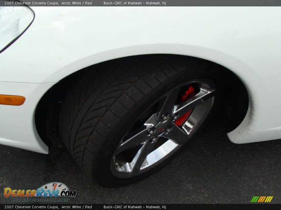 2007 Chevrolet Corvette Coupe Arctic White / Red Photo #12