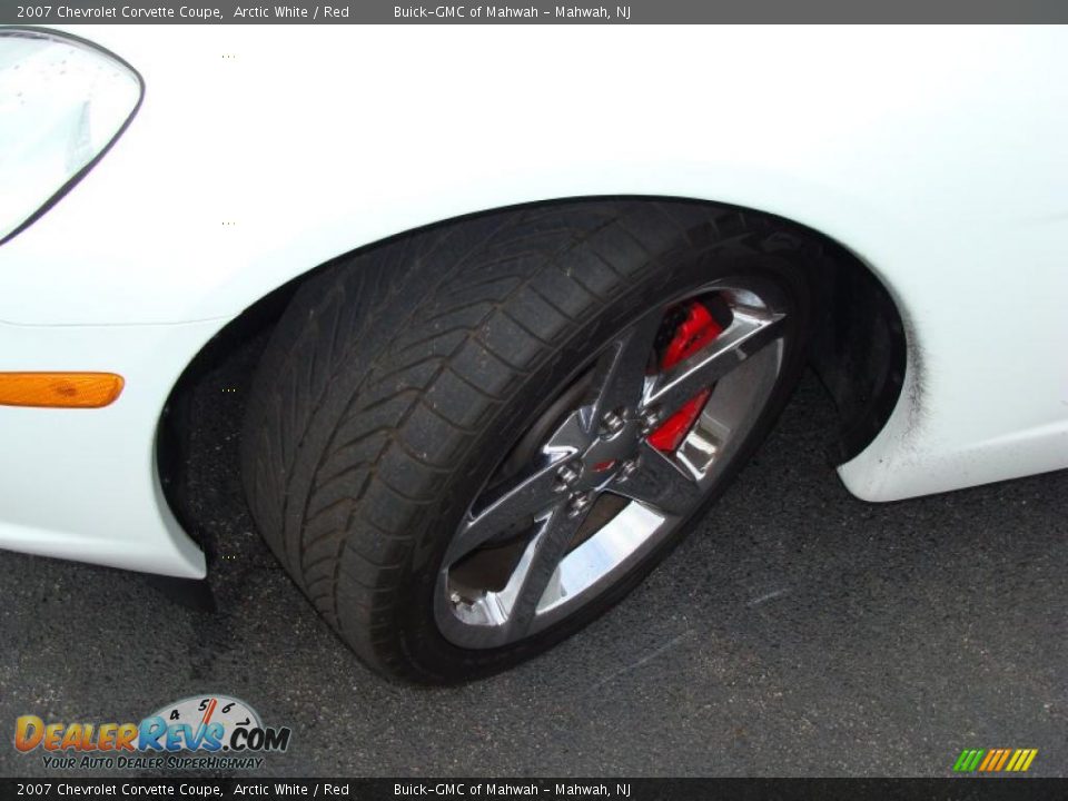 2007 Chevrolet Corvette Coupe Arctic White / Red Photo #13