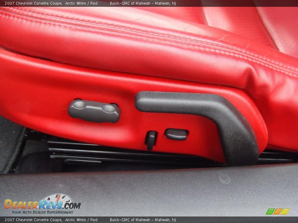 2007 Chevrolet Corvette Coupe Arctic White / Red Photo #14